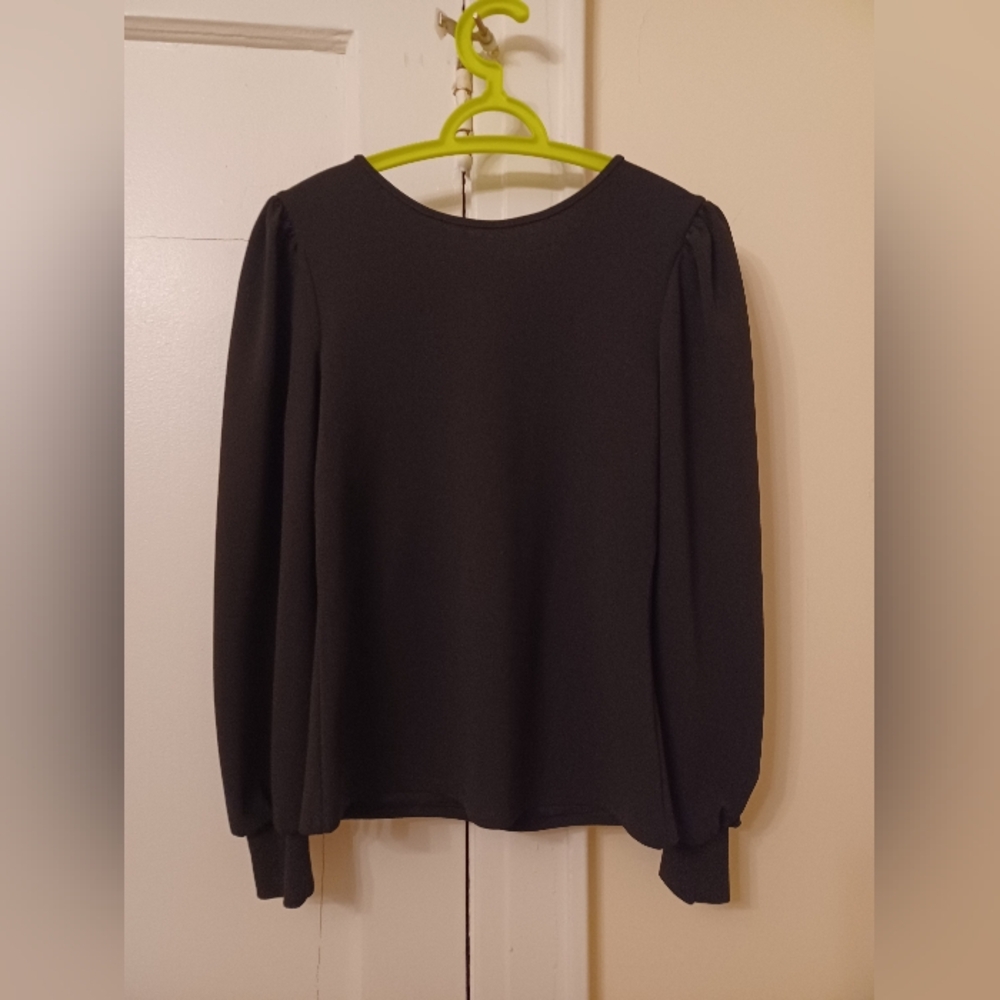 EXPRESS TOP IN BLACK